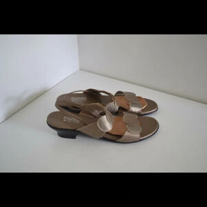 Munro a American eclipse sandals
